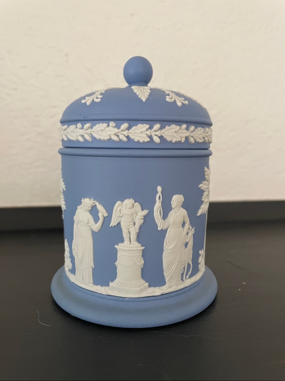 Wedgwood Jasperware 50s vintage jar cigarettes tobacco porcelain blue
